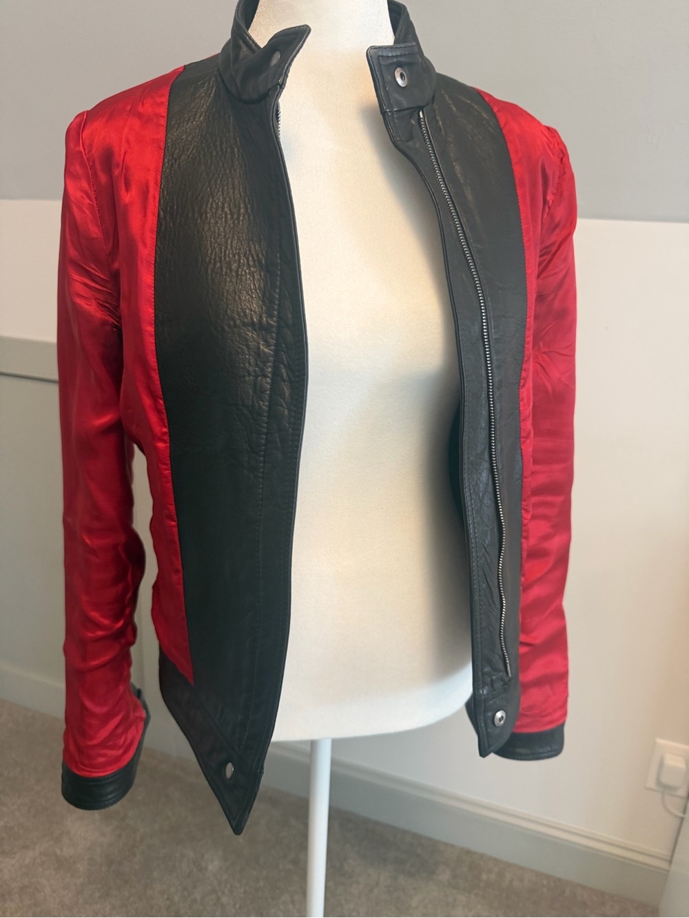 Vintage Gucci Black Leather Moto Biker Jacket Red Silk Lining Snap Collar 38 US2 - Picture 13 of 15